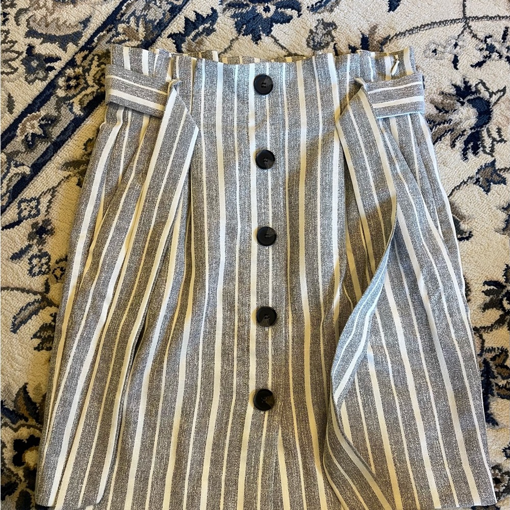 H&M Striped Gray Button-Down Skirt